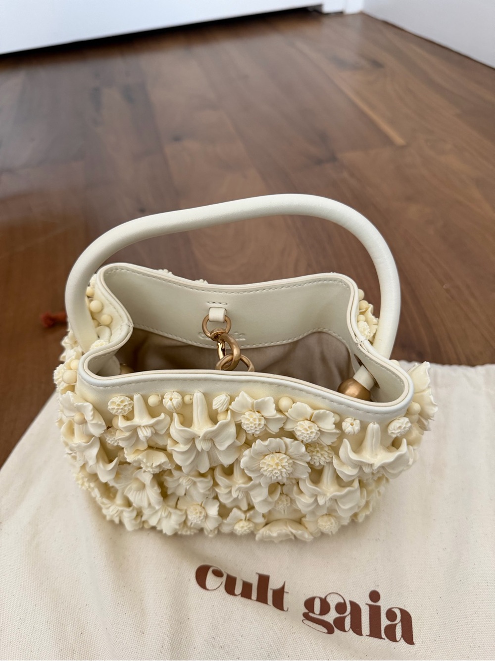 cult gaia solene Top Handle Bag in Ivory - Picture 7 of 13